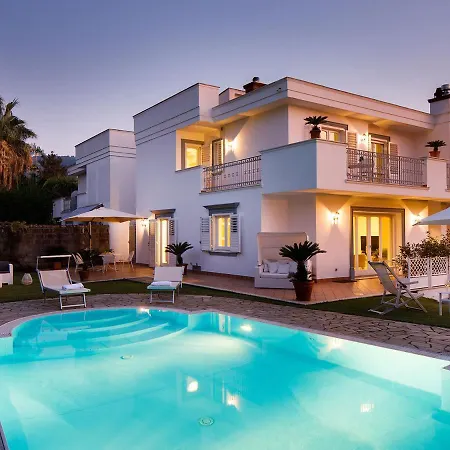 Sleeps 10 Pool Air Con Wifi 빌라